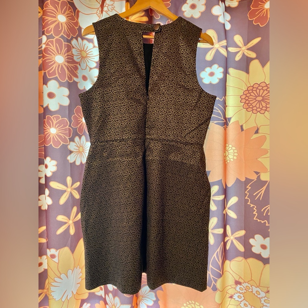 Endlessly chic gold and black jacquard dress- with pockets. - Picture 2 of 9